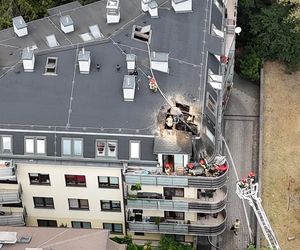 Pożar poddasza na Grochowie. Ewakuacja kilkudziesięciu osób