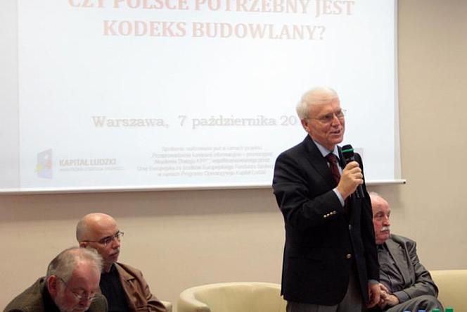 Prof. dr hab. Zygmunt Niewiadomski prezentuje tezy kodeksu budowlanego swojego autorstwa