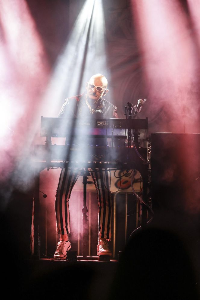 Cała na biało Maria Pakulnis szaleje z sierpem w Lubomierzu. Renata Dancewicz tym razem na spokojnie