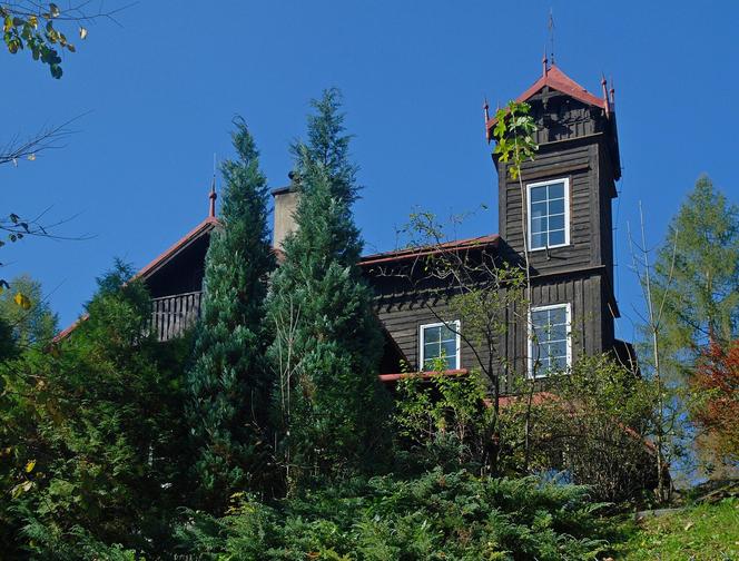 To jedna z najpiękniejszych willi w Małopolsce. Przed wojną było w niej kultowe sanatorium