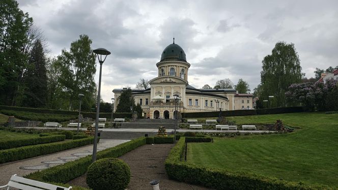 Najpiękniejszy basen w Polsce. Kąpiel pod kopułą jak z bajki na Dolnym Śląsku