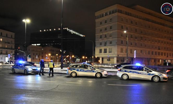 Naćpany pirat roztrzaskał mercedesa w pościgu. W środku znana modelka