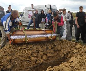 Wzruszający pogrzeb 4-letniej Lizy z Winnicy. Dziewczynka zginęła w ataku rakietowym. Jej mama straciła nogę
