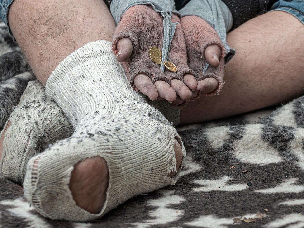 Potrzebne ciepłe ubrania i żywność. Dąbrowskie Stowarzyszenie Rodzin w Kryzysie prowadzi zbiórkę dla najuboższych i bezdomnych