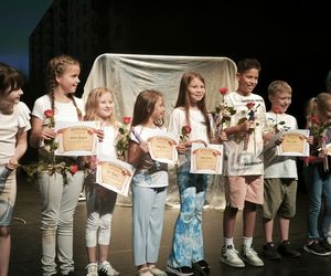 Spektakl na zakończenie warsztatów teatralnych w Teatrze Miejskim w Lesznie 