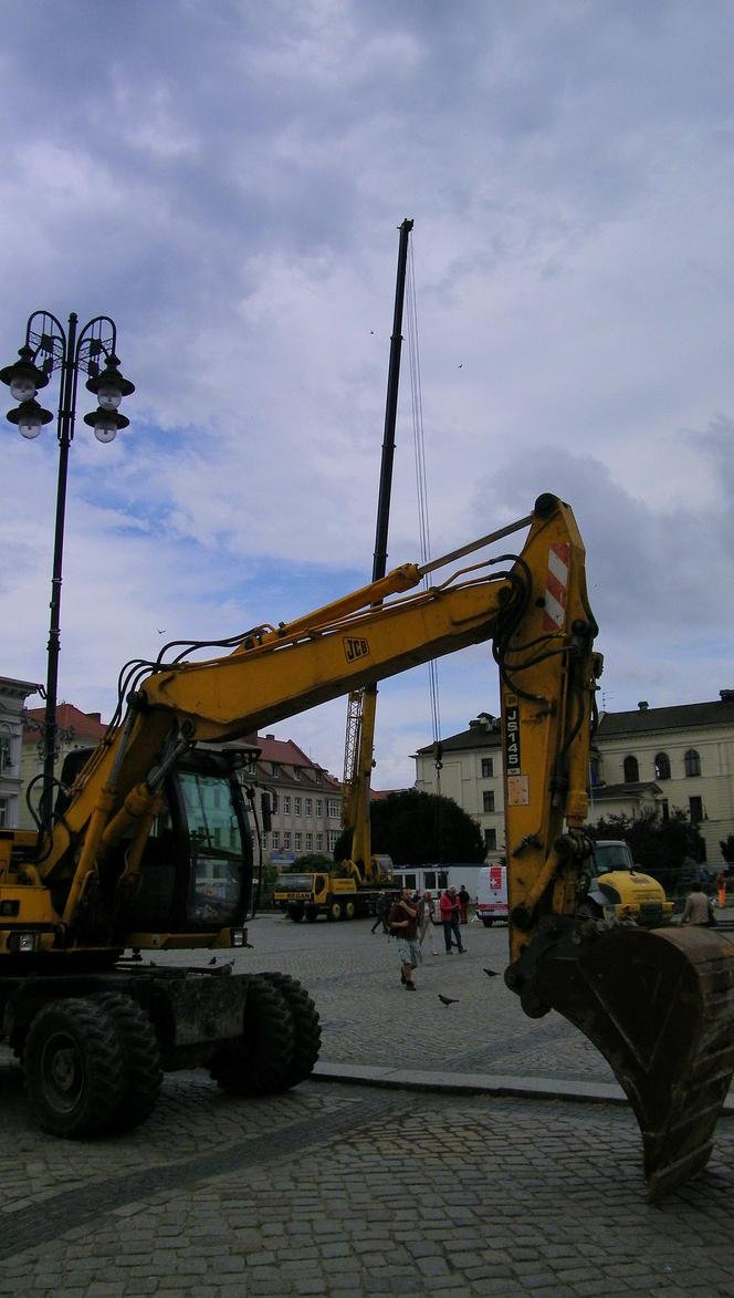 Rozpoczął się długo wyczekiwany remont Starego Rynku w Bydgoszczy [ZDJĘCIA]