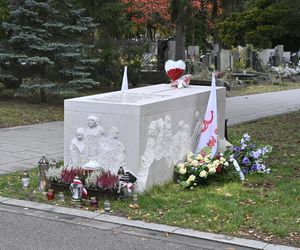 Grób Kornela Morawieckiego na  Powązkach Wojskowych