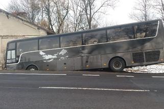 Lubelskie: Autokar wypadł z drogi. W środku podróżowało ponad 30 dzieci [ZDJĘCIA]