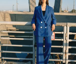 Te kolory będą rządzić jesienią i zimą 2025/26. Sprawdź, czy masz je w swojej szafie 