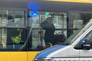 Plama krwi, torebka i rozbite okulary. Rozpacz kierowcy autobusu po koszmarnym wypadku na Mokotowie. Nowe informacje