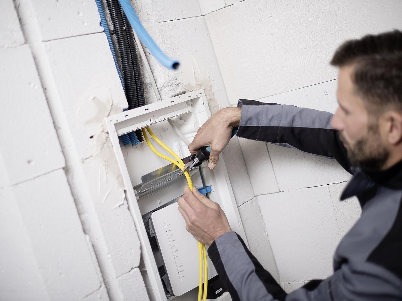Zabezpieczenie instalacji elektrycznej przed przeciążeniami, przetężeniami oraz przepięciami - radzi ekspert
