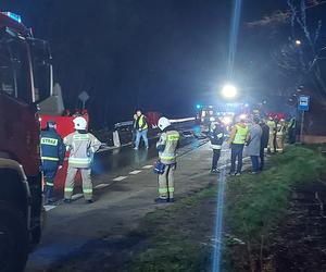 Wśród ofiar 15-letnia dziewczyna. Ruch w Starej Słupi przywrócono dopiero nad ranem