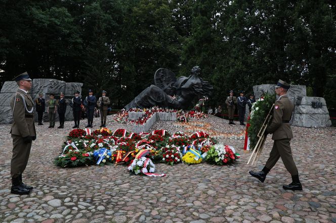 Uroczystość pod pomnikiem Polegli Niepokonani (1.08.2025)
