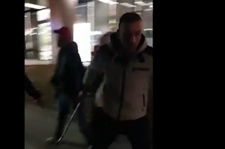 Pobili kontrolera biletów na przystanku tramwajowym „Politechnika” przy ul. Pawiej. Szuka ich policja