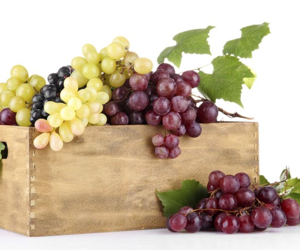 Winogrona doskonale gaszą pragnienie i apetyt na słodycze. Winogrona są korzystne dla zdrowia - zawierają żelazo, jod i bioflawonoidy, powinny na nie jednak uważać osoby na diecie, ponieważ winogrona są bogate w cukry.