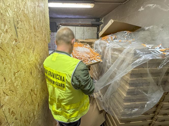 Nielegalna fabryka papierosów zlikwidowana! Milion papierosów w kartonach po pizzy