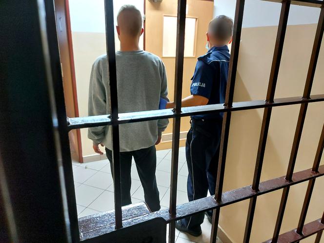 Grozili tasakiem 16-latkowi. Mówili, że odetną mu głowę [ZDJĘCIA]