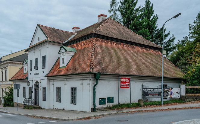 To największe miasto w Małopolsce bez kolei. Mieszkańcy wciąż czekają na pierwszy pociąg