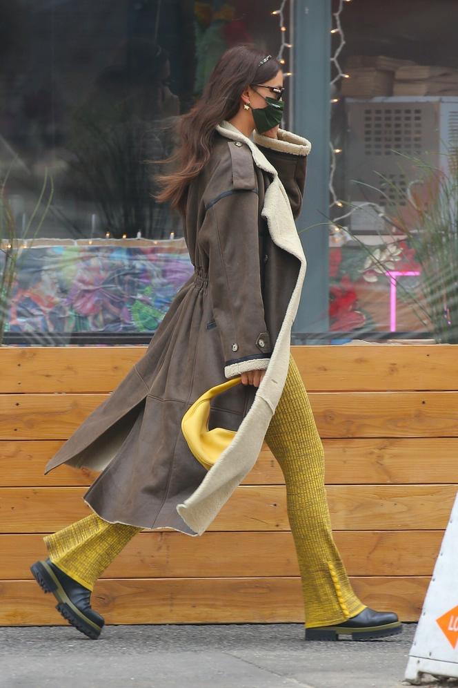 Irina Shayk w płaszczu zaprojektowanym przez Sarę Mannei
