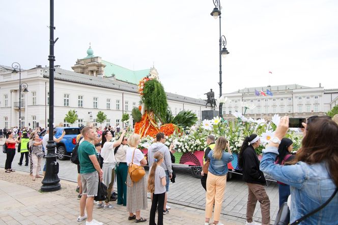 Parada Syrenki 2025 przeszła ulicami Warszawy. Na trasie 20 barwnych platform