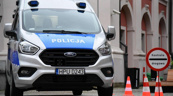 Poznań: Policjanci wlepiają mandaty kierowcom aut w złym stanie technicznym! 