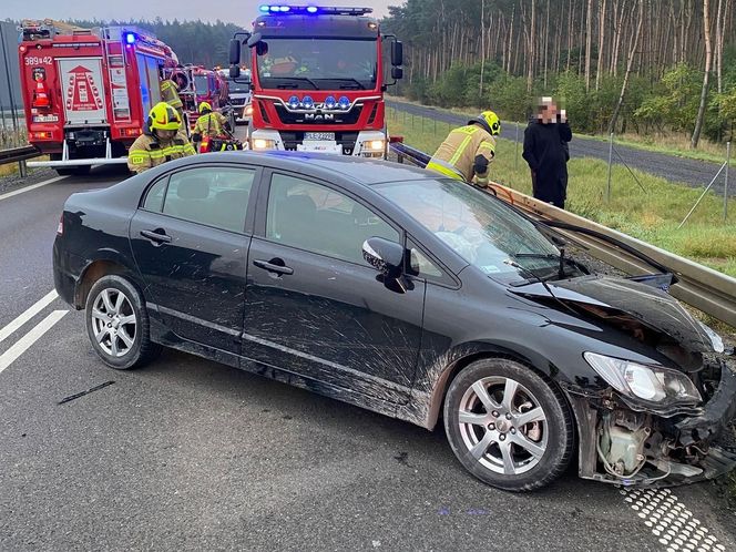 Wypadek między rondami w Lesznie. Zderzyły się dwie osobówki