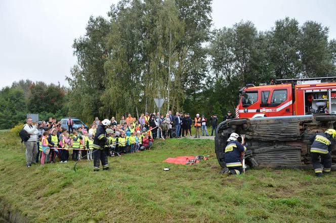 Akcja profilaktyczna "Bezpieczny przejazd" w Koszewnicy w gminie Kotuń w 2021 roku