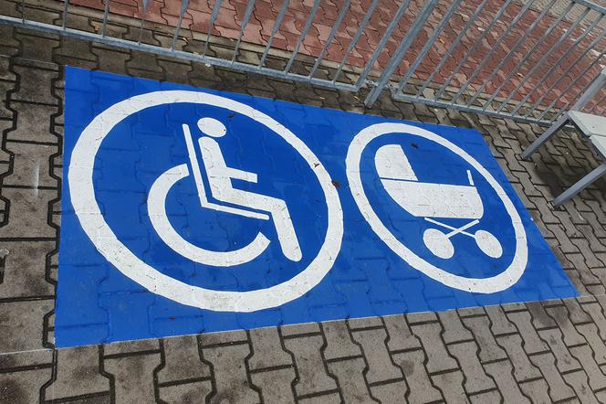 Nowe znaki dla niepełnosprawnych na przystanakach