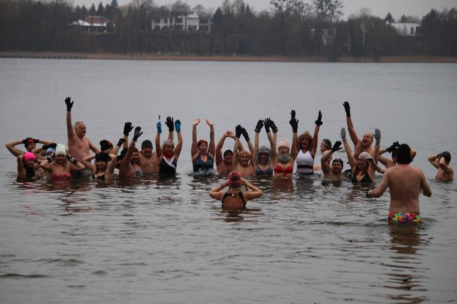 Morsowanie w Poznaniu coraz popularniejsze. Co dają kąpiele w lodowatej wodzie?