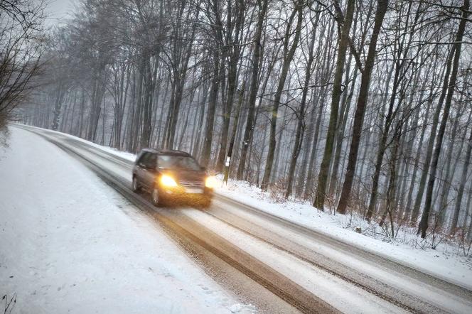 Trudne warunki na drogach w całej Polsce. GDDKiA apeluje do kierowców