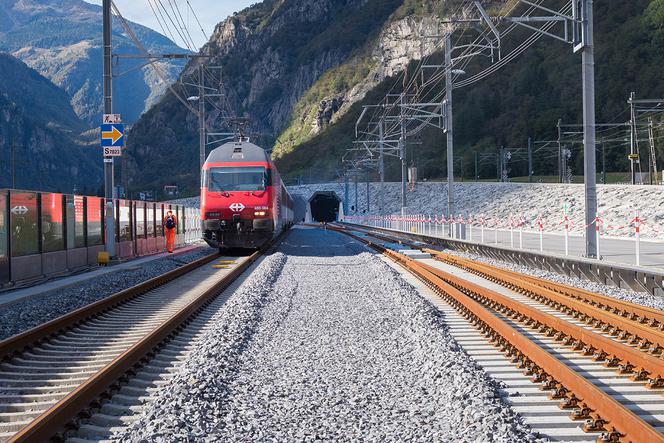 Tunel kolejowy Świętego Gotarda