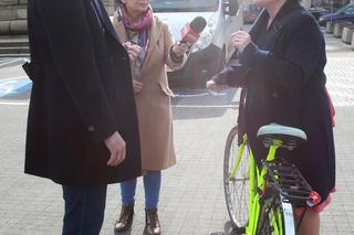 Ustawka kandydatów na placu Konstytucji. Wojna Lewicy i Trzeciej Drogi o miejsca parkingowe 