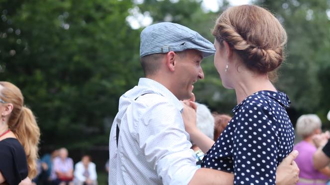 Wirują warkocze i wstążeczki. Tak bawili się lublinianie na potańcówce w skansenie!