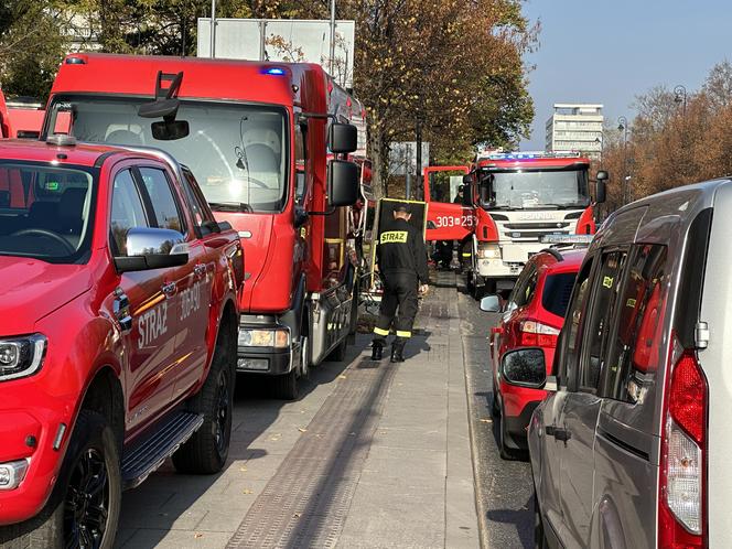 Warszawa. W Ministerstwie Sprawiedliwości znaleziono biały, tajemniczy proszek. Interwencja strażaków