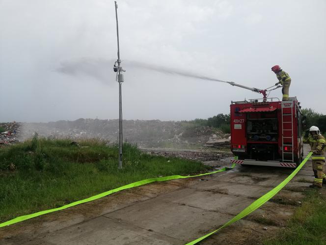 Ćwiczenia strażaków na braniewskim wysypisku