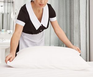 Pokojówka z Manhattanu sprzedała mi przepis na perfumy do pościeli. W łóżku pachnie jak w luksusowym spa i milej się zasypia