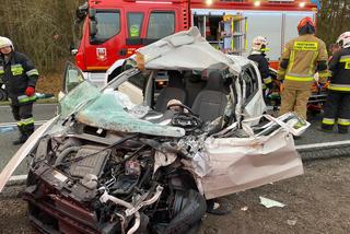 Karambol w Przyłubiu. Na drodze śmierci zderzyły się auta osobowe i bus. PRZERAŻAJĄCE zdjęcia