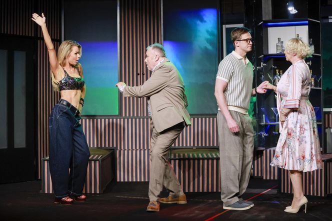 Gwiazdy Rancza znowu razem! Agentka Kusego w samym staniczku! Na zdj. Emilia Komarnicka, Bogdan Kalus, Violetta Arlak...