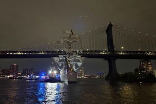 Tragiczny wypadek meksykańskiego żaglowca Cuauhtémoc w Nowym Jorku. Dwóch marynarzy nie żyje, 22 zostało rannych