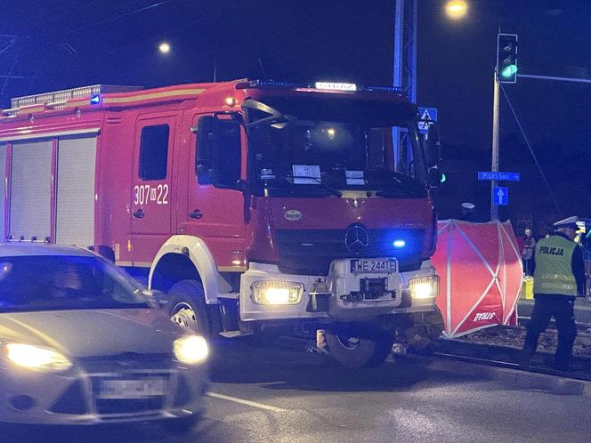 Wszedł na torowisko na czerwonym świecie. Przejechał go tramwaj. Zginął na miejscu