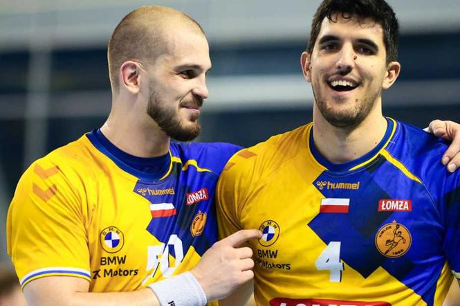 Miguel Sanchez-Migallon (z prawej) pozostanie w drużynie Łomża Vive Kielce przez kolejne dwa lata