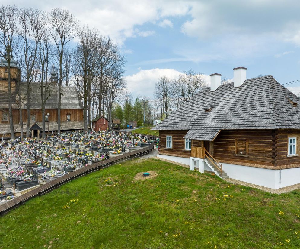Budynek starej szkoły przyparafialnej w Starej Wsi