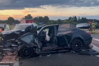 Nie żyje 61-letnia kobieta, kierowca BMW w ciężkim stanie. Tragiczny wypadek na DK 17