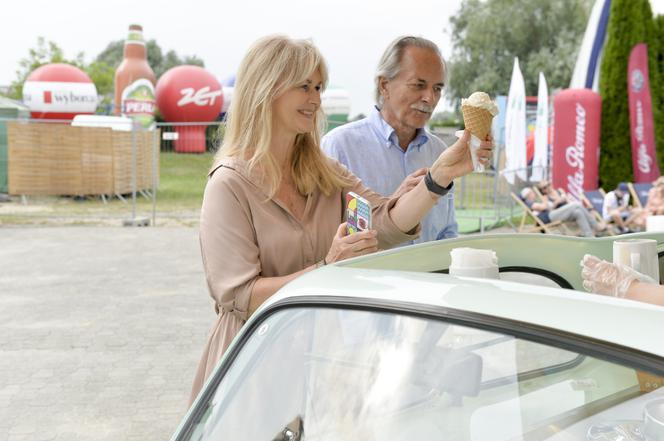 Grażyna Torbicka z mężem w Kazimierzu Dolnym na festiwalu Dwa Brzegi