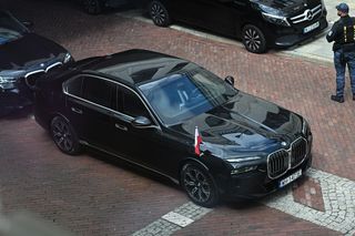 Od czerwonego Renault Twingo do opancerzonego BMW. Tak wygląda nowe auto Karola Nawrockiego