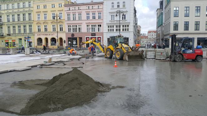 Stary Rynek w Bydgoszczy pięknieje w oczach. Zaglądamy na plac budowy! [ZDJĘCIA,