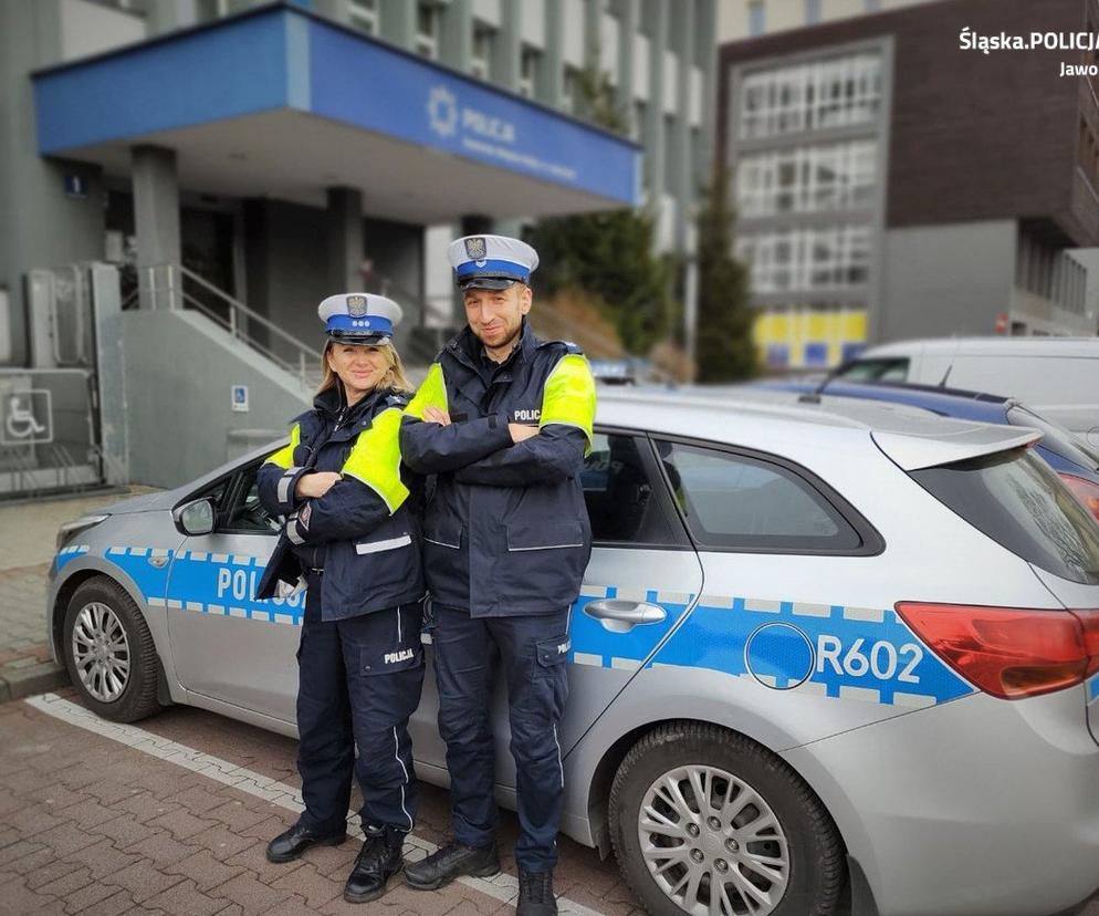 Policjanci z Jaworzna i Mysłowic eskortowali rodzącą kobietą do szpitala 