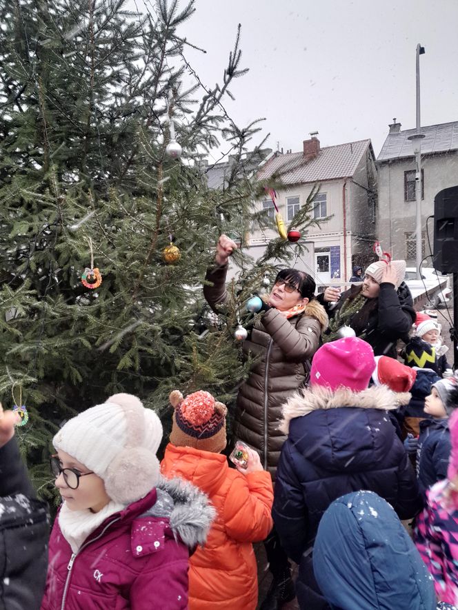 Na rynku w Mordach stanęła choinka