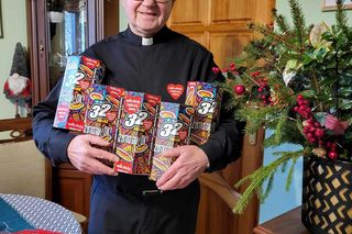 Ksiądz Roman zamiast na tacę zbiera na WOŚP. Łamie wszelkie stereotypy!