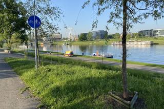 Akcja ratunkowa na Moście Grunwaldzkim w Krakowie. Młoda dziewczyna wypadła z mostu